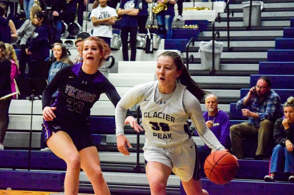 Glacier Peaks Maya Erling looks for an open teammate against Lake Stevens on Tuesday, Jan. 28 at Glacier Peak High School in Snohomish. (Katie Webber / The Herald)