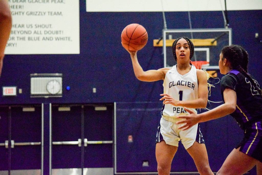 Glacier Peaks Aaliyah Collins passes to a teammate against Lake Stevens on Tuesday, Jan. 28 at Glacier Peak High School in Snohomish. (Katie Webber / The Herald)