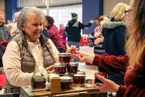 First popup Everett Farmers Market draws hundreds of people