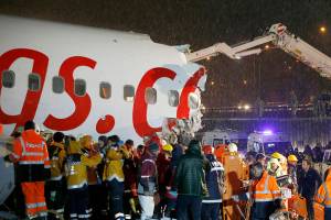 11-year-old Boeing 737 skids off Istanbul runway, breaks up
