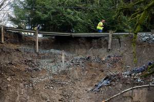 Mudslide east of Monroe strands a neighborhood indefinitely