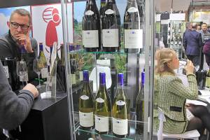 Amid uncertainty, French wine industry puts itself on show
