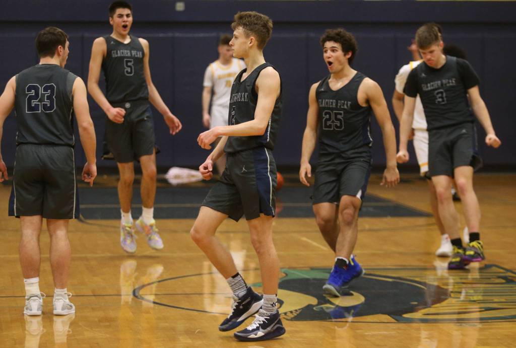 Teammates react after Glacier Peakճ Caleb Lee ties up the game. Mariner lost to Glacier Peak 90-87 in double overtime in a boys basketball game on Tuesday, Feb. 11, 2020 in Everett, Wash. (Andy Bronson / The Herald)