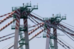 No flashing lights planned for giant Port of Everett cranes