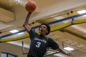 Jacksons Jaylen Searles dunks during the game at Mariner High School on Friday, Jan. 3, 2020 in Everett, Wash. (Olivia Vanni / The Herald).