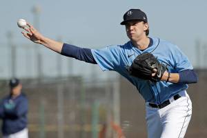 M’s top pitching prospect Gilbert solid in spring debut