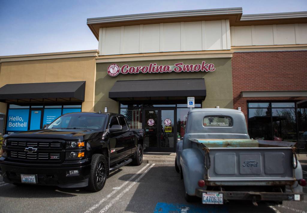Customers pick up their orders at Carolina Smoke on Sunday in Bothell. (Olivia Vanni / The Herald)