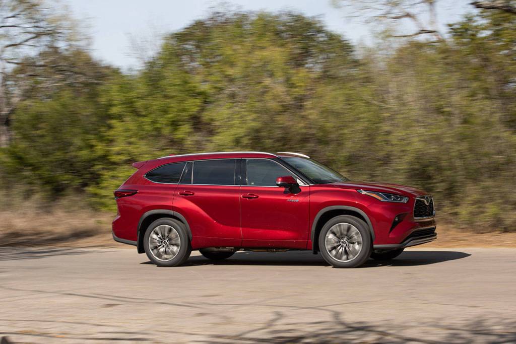 The 2020 Toyota Highlander Hybrid is available with two-wheel or four-wheel drive. (Manufacturer photo)