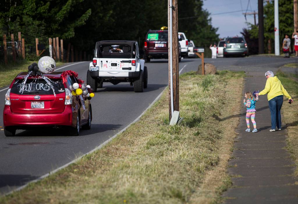Seniors from Marysville schools mark accomplishment with parade