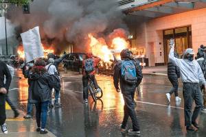 Protests again close I-5; Bellevue hit by vandalism, looting