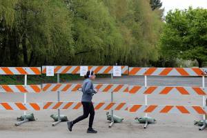 Oregon announces largest virus count, Gov. pauses reopening