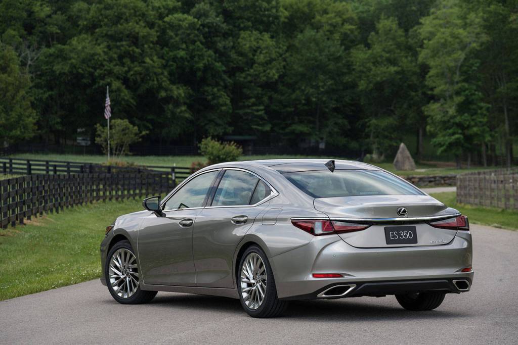 The combined horsepower rating of the 2020 Lexus ES 300h hybrid powertrain is 215. (Manufacturer photo)