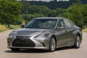2020 Lexus ES 300h is heavy on luxury, light on fuel consumption