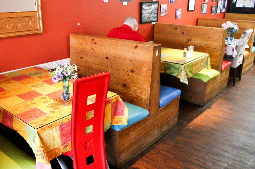 Every other booth at Kates Greek & American Deli is closed due to social distancing in Everett on July 3. (Kevin Clark / The Herald)