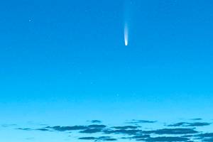Comet streaking past Earth, providing spectacular show