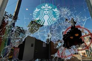 Crowd smashes windows, sets fires on Seattle’s Capitol Hill