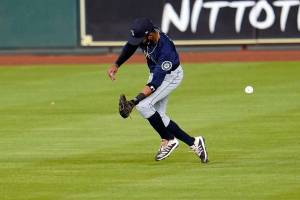 Miscues on defense sink Mariners for 2nd straight game