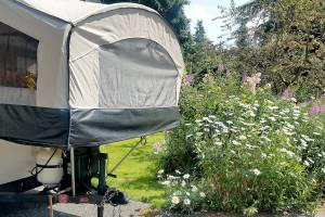 After the house became too noisy during pandemic mayhem, this working mom moved her office to the driveway. (Jennifer Bardsley)