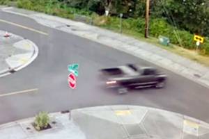 Man drives over cliff during high-speed chase in Everett