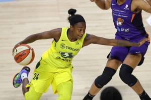 Loyd rises to occasion in Storm’s win over Mercury