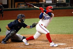 Rangers halt M’s brief 2-game win streak