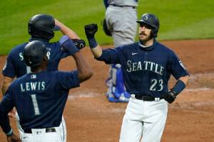 Mariners beat Dodgers to snap 7-game skid