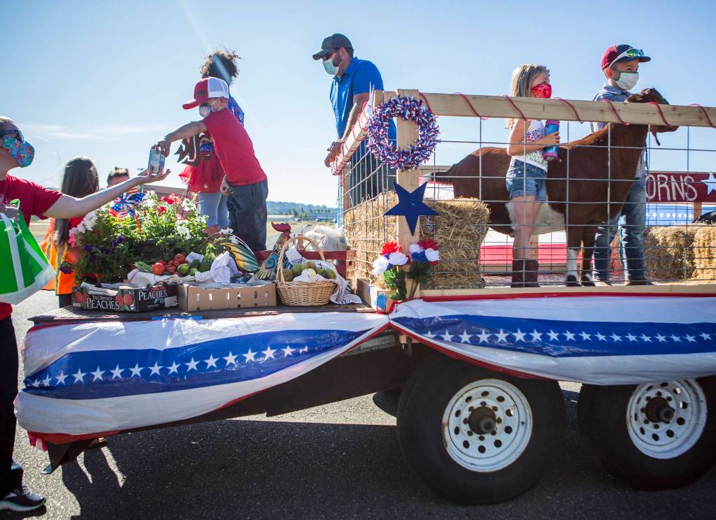 A float, created by the Greenhorns with live animals, delivers donations to volunteers on Thursday in Monroe. (Olivia Vanni / The Herald)
