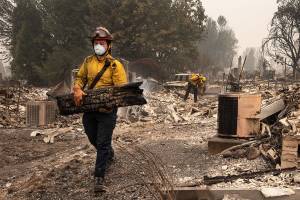 Death tolls climb on West Coast as large wildfires continue