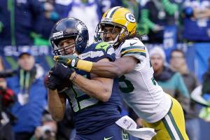 Seattle Seahawks' Jermaine Kearse catches the game-winning touchdown pass in front of Green Bay Packers' Tramon Williams during overtime of the NFL football NFC Championship game Sunday, Jan. 18, 2015, in Seattle. The Seahawks won 28-22 to advance to Super Bowl XLIX. (AP Photo/David J. Phillip)