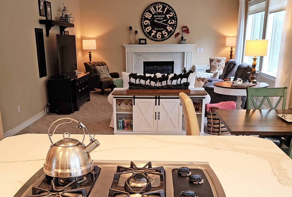 Granite Transformations matched the fireplace to the kitchen countertops, tying the two rooms together.