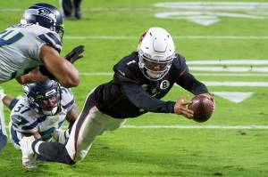 Arizona Cardinals quarterback Kyler Murray (1) dives in for a touchdown against Seattle Seahawks free safety Quandre Diggs (37) during last Sundays game in Glendale, Ariz. The Arizona Cardinals won in overtime. (AP Photo/Jennifer Stewart)