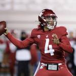 Washington State quarterback Jayden de Laura (4) throws a pass during the second half of the team's NCAA college football game against Oregon in Pullman, Wash., Saturday, Nov. 14, 2020. Oregon won 43-29. (AP Photo/Young Kwak)