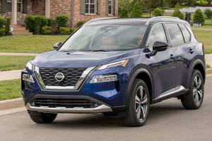 Nissan’s floating roof and V-motion grille design elements enhance the all-new 2021 Rogue. (Nissan) 20201130