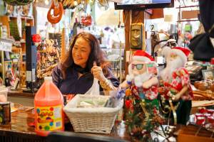 The Colors of Hawaii gift store Saturday afternoon in Everett November 21, 2020. (Kevin Clark / The Herald)