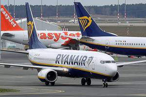 A Boeing 737-8AS aircraft, operated by Ryanair, taxis passed an EasyJet passenger jet at Schoenefeld airport in Berlin on March 13, 2019. MUST CREDIT: Bloomberg photo by Krisztian Bocsi.