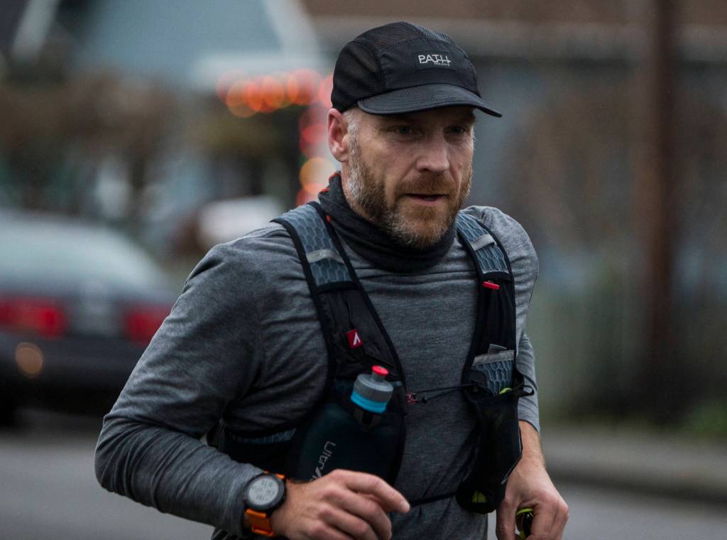 Wes Plate runs along Federal Avenue on Sunday, Dec. 20, 2020 in Everett. (Olivia Vanni / The Herald)