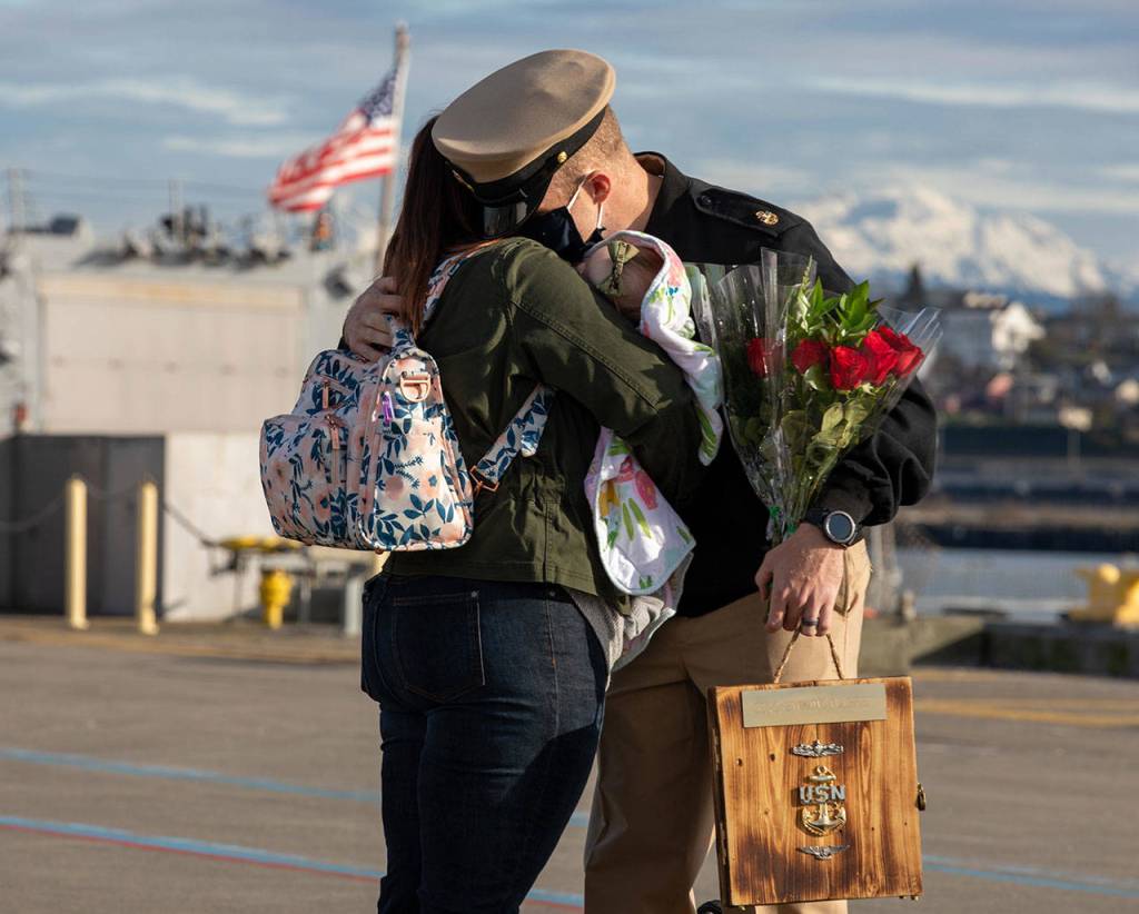 Brock Warren reunites with his family at Naval Station Everett, Jan. 14, 2021. (U.S. Navy photo by Mass Communication Specialist 3rd Class Ethan J. Soto)