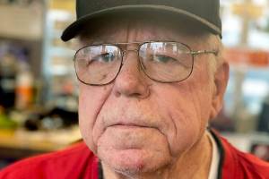 Snohomish barber Bob Martin (Andrea Brown / The Herald) 20210126