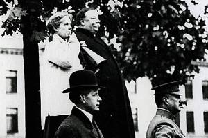 Courtesy of Larry O'Donnell
President William Howard Taft visits in front of Everett High in 1911.
The main building at  Everett High School opened to classes on January 31, 1910.  An all-class high reunion is set for this Saturday.