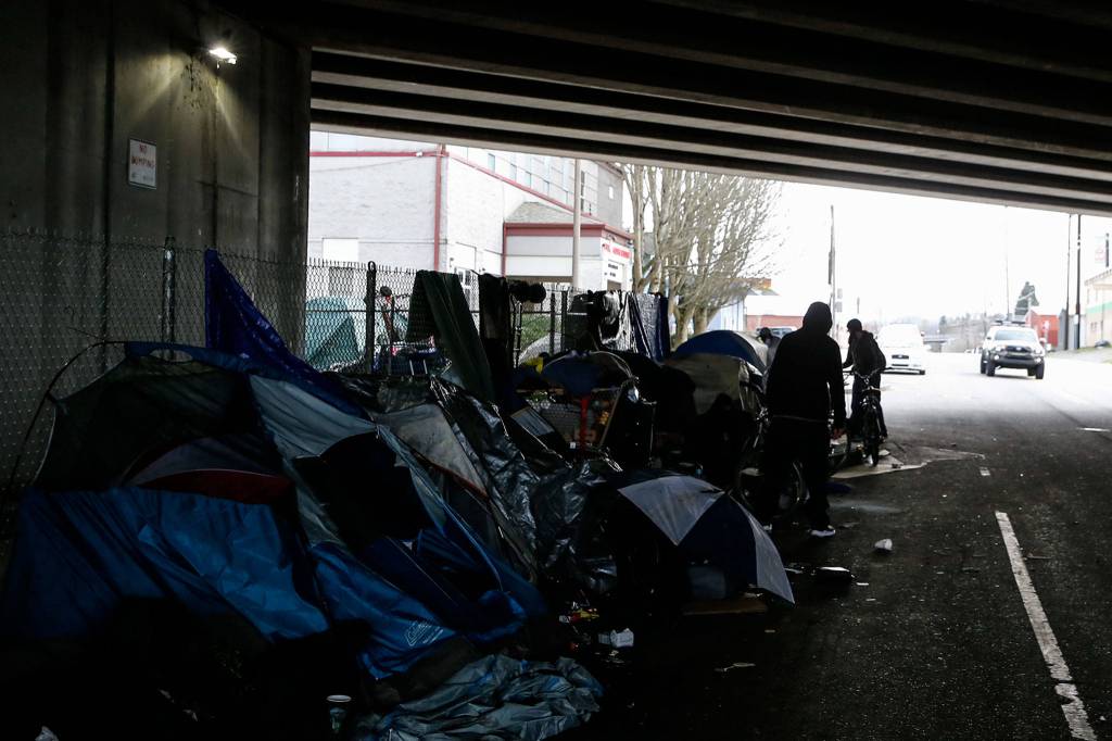Homeless people on Smith Avenue near the Everett Gospel Mission would be subject to a proposed no-sit, no-lie ordinance. (Kevin Clark / The Herald)