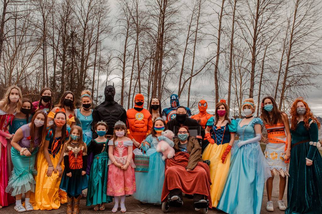 Members of the Lake Stevens community gather around the Erickson family during a fundraiser at Lundeen Park in Lake Stevens on March 6. (Stephanie Walls)