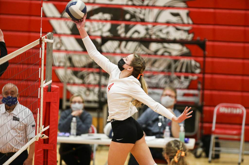 Stanwoods Mallory Duffy sets the ball over the net as Stanwood hosted Monroe in a volleyball game on Wednesday, March 17, 2021 in Stanwood, Washington. (Andy Bronson / The Herald)