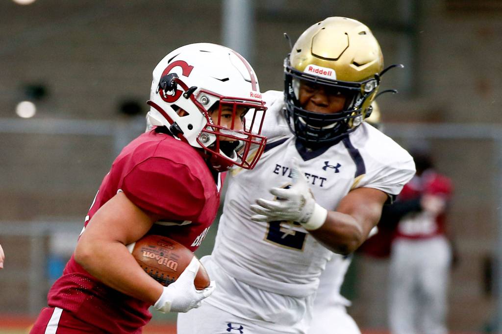 The annual Battle of Broadway between Everett High and Cascade High at Everett Memorial Stadium Friday night on March 19, 2021. (Kevin Clark / The Herald)
