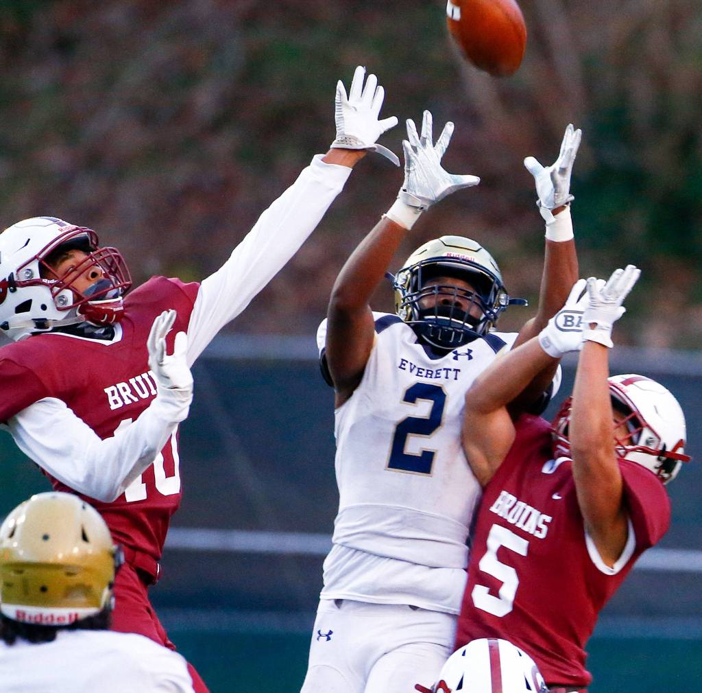 The annual Battle of Broadway between Everett High and Cascade High at Everett Memorial Stadium Friday night on March 19, 2021. (Kevin Clark / The Herald)
