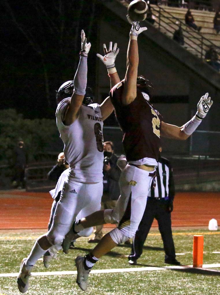 The Lakewood Cougars defeated the visiting Archbishop Murphy Wildcats 32-21 at Lakewood High Friday night in Arlington on March 26, 2021. (Kevin Clark / The Herald)
