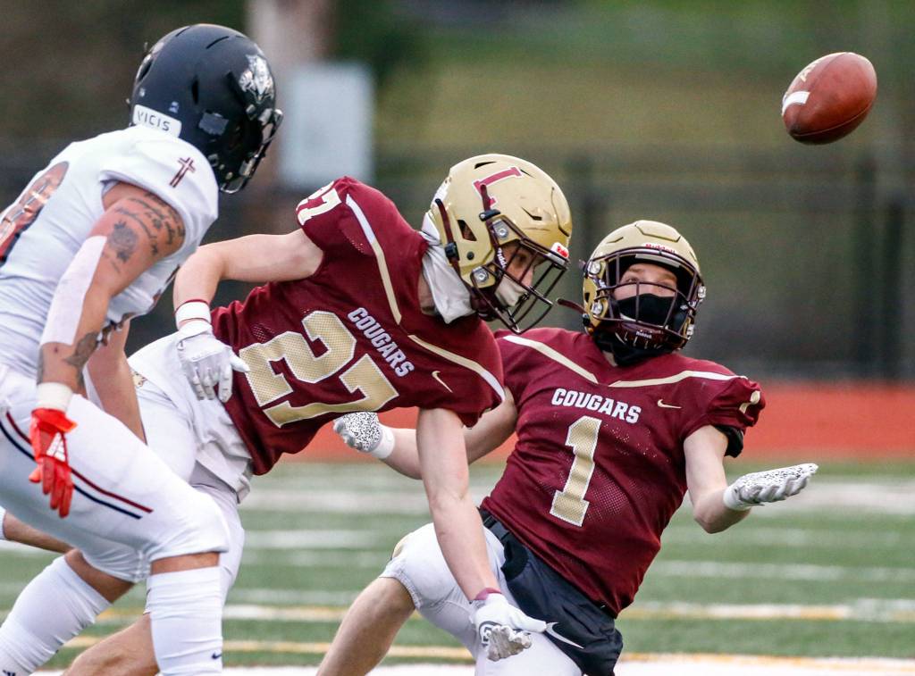 The Lakewood Cougars defeated the visiting Archbishop Murphy Wildcats 32-21 at Lakewood High Friday night in Arlington on March 26, 2021. (Kevin Clark / The Herald)