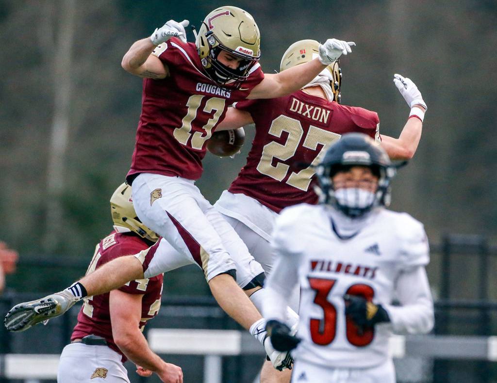 The Lakewood Cougars defeated the visiting Archbishop Murphy Wildcats 32-21 at Lakewood High Friday night in Arlington on March 26, 2021. (Kevin Clark / The Herald)