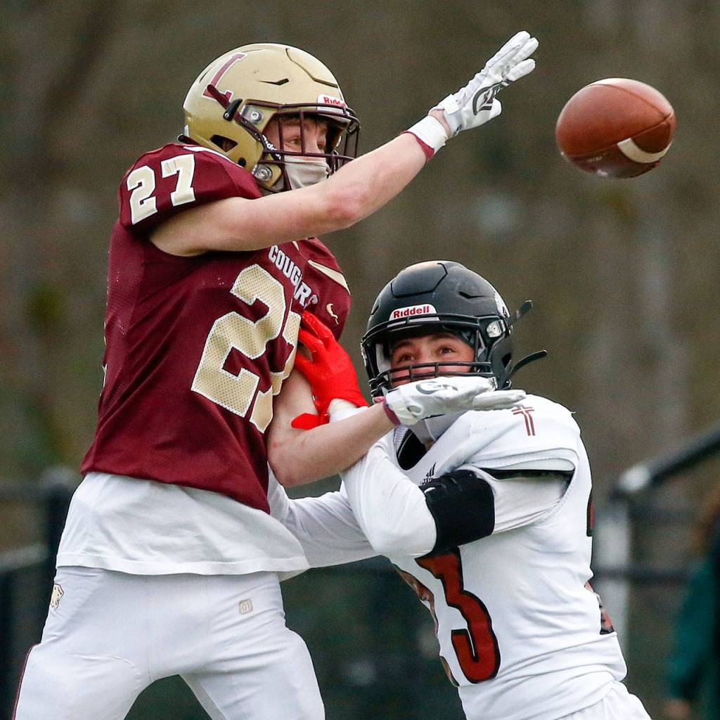 The Lakewood Cougars defeated the visiting Archbishop Murphy Wildcats 32-21 at Lakewood High Friday night in Arlington on March 26, 2021. (Kevin Clark / The Herald)