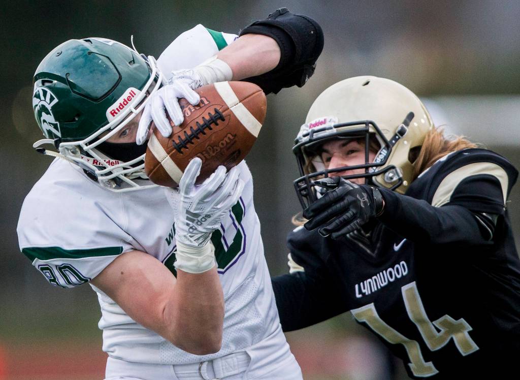 Edmonds-Woodways Dillon Rundorff makes a catch over Lynnwoods Blake Norman during the game on Friday, March 26, 2021 in Edmonds, Wa. (Olivia Vanni / The Herald)