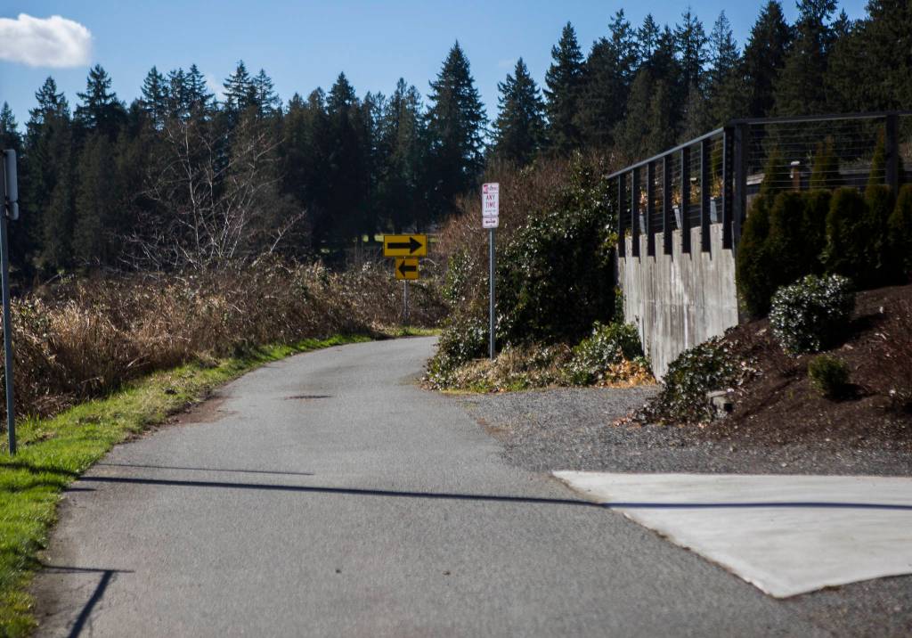 A blind and narrow turn along West Ibberson Road doubles as a fire lane along the northern shore of Silver Lake in Everett. (Olivia Vanni / The Herald)